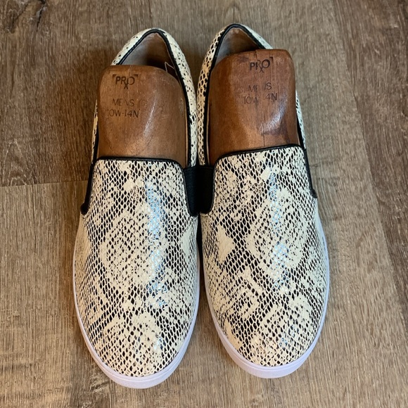 Vionic Demetra Snakeskin Loafer Slip on Shoe Black and Crème Size 8.5 - Picture 2 of 9